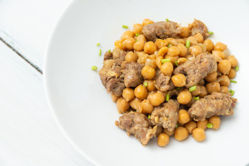 Stufato di ceci e salsiccia di maiale