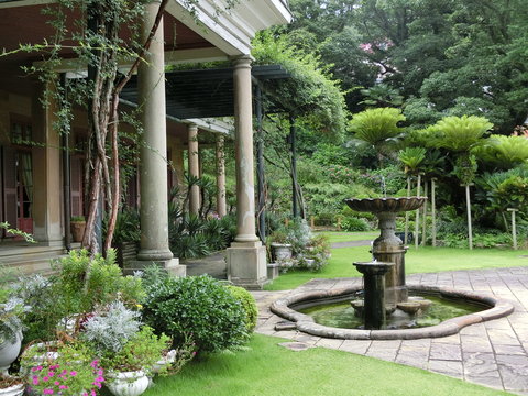 初夏 長崎グラバー園の噴水のある緑の庭 Stock Photo Adobe Stock