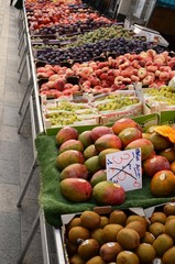 Marché dominical de la place du Miroir à Jette (Bruxelles) : Fruits

