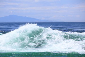 ぶつかり合う潮