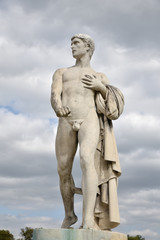 Fototapeta na wymiar Statue de Mucius Scaevola au château de Compiègne, France