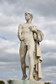 Statue de Mucius Scaevola au château de Compiègne, France