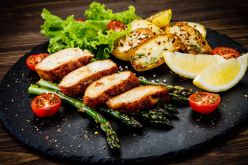 Roast chicken fillets and vegetables