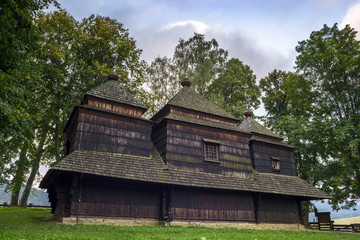 Zabytkowa grekokatolicka drewniana cerkiew w Smolniku, Bieszczady. Wpisana na listę światowego dziedzictwa kultury UNESCO