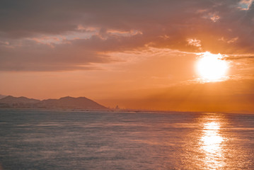 兵庫県・淡路から見る朝焼けの神戸