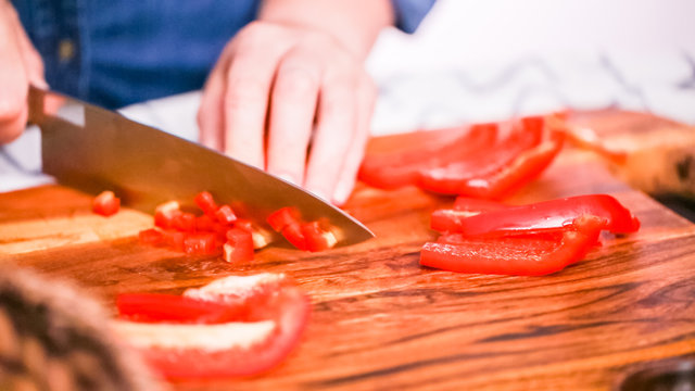 Slicing red bell pepper