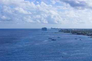 Obraz premium The coastline and port with blue caribbean water at Cozumel at Mexico