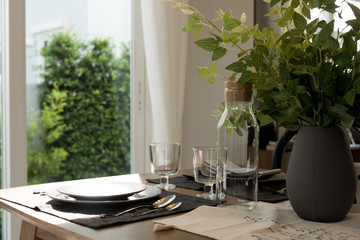 Beautiful table dinning set.