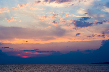Fototapeta premium Amazing sea sunset, the sun, waves, clouds