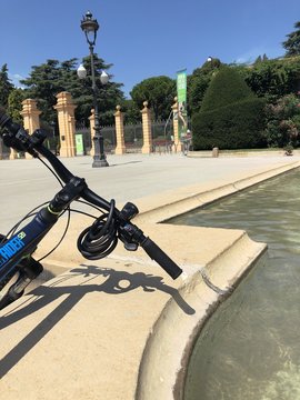 Giro en bici al parque Pedralbes