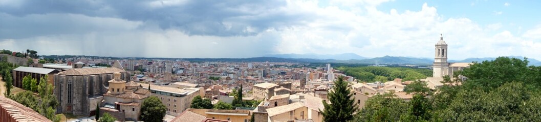 Fototapeta na wymiar Panorama of the ancient Spanish city of Girona, opening from the walls of the fortress