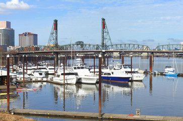 Fototapeta na wymiar Downtown Portland marina and bridge.