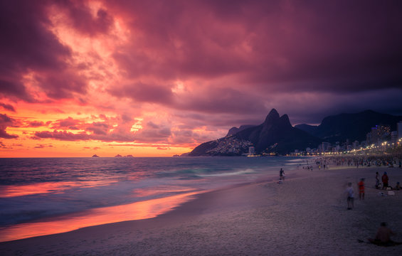 Fototapeta Beautiful sunset on Ipanema Beach with water reflections, Rio de Janeiro, Brazil