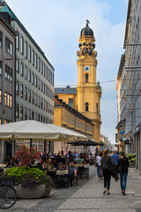 Theatinerkirche mit Blick von der Theatinerstraße München