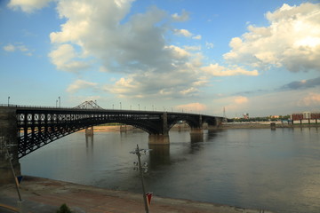 Fototapeta na wymiar Bridge over the MIssissippi