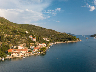 Fototapeta na wymiar Zaton in Kroatien an der Adria, Luftaufnahme der Bucht Batala mit Bergen im Hintergrund