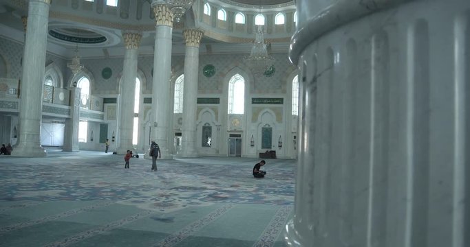 Hazrat Sultan Mosque - mosque interior 4K