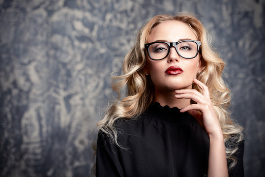 lady in spectacles