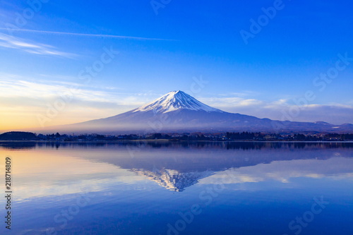 夜明けの富士山 山梨県河口湖にて Wall Mural Wallpaper Murals Photop5
