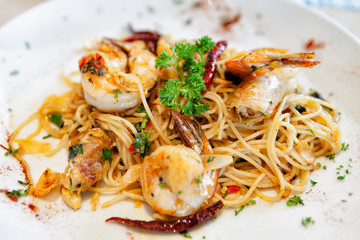 Garlic and oil spaghetti with spicy shrimpgg