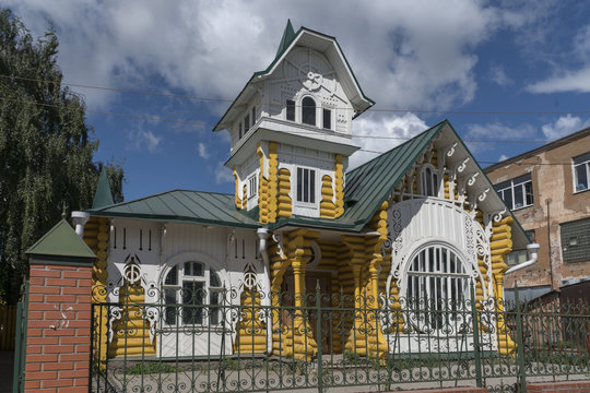 Кимры, особняк братьев Лужиных,  жемчужина деревянного модерна.