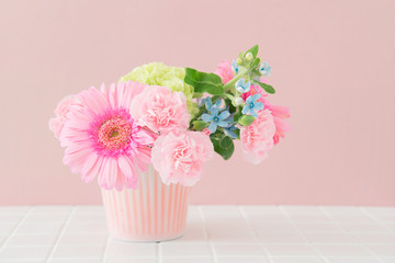 ガーベラとカーネーションの花束