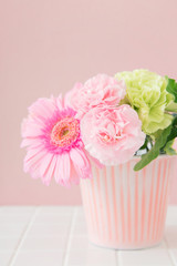 ガーベラとカーネーションの花束