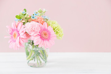 ガーベラとカーネーションの花束
