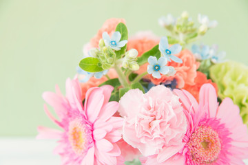 Obraz premium ガーベラとカーネーションの花束