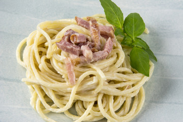 Spaghetti with carbonara sauce