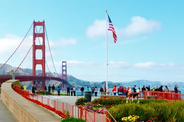 Foto op Aluminium Bezoekers bij de Golden Gate Bridge in San Francisco, Californië, VS © Rafael Ben-Ari