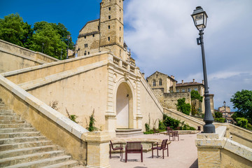 Tour d'armagnac vue de l'escalier monumental à Auch dans le Gers;
