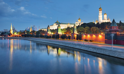 Obraz premium Moscow Kremlin at night, Russia with river