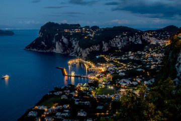 Die Aussicht auf Capri und Marina Grande von Hotel San Michele in Anacapri an einem...