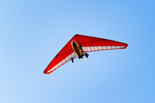 Flight of the motor deltaplane in the sky.