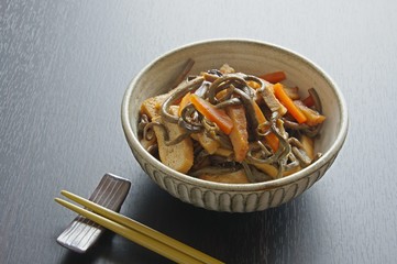 ゼンマイの煮物　家庭料理