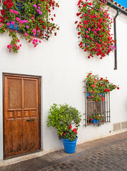 Fototapeta na wymiar Narrow street in the old town of Cordoba