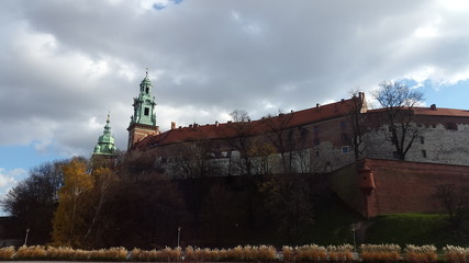 Wawel w Krakowie - widok od stony Wisły © Robert