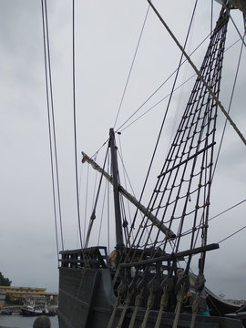 Gale&oacute;n negro antiguo.