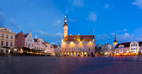 Fototapeta na wymiar Tallinn City Hall on market square at night, Estonia