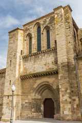 Fototapeta na wymiar Entrance to the historic cathedral in Tudela, Spain