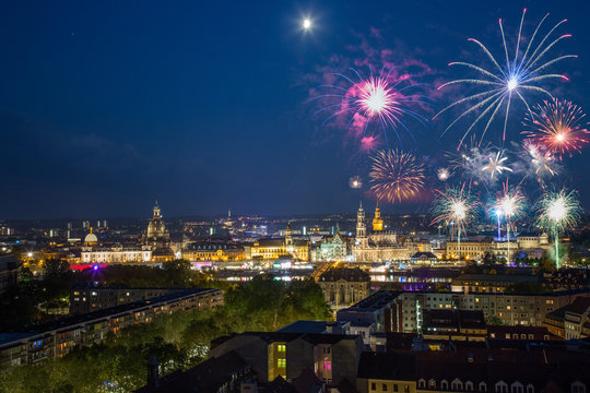 Feuerwerk &uuml;ber Dresden
