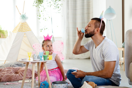 Father with daughter playing together at home - Powered by Adobe