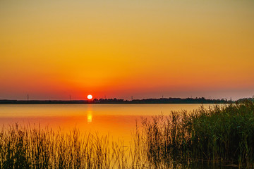 Fototapeta na wymiar very colorful sunset over the lake