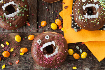Gruselige Donuts zu Halloween