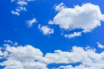 Obraz na płótnie Canvas White fluffy clouds in deep blue sky