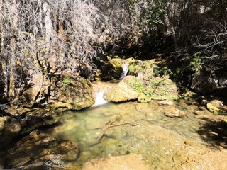 Petite cascade d'eau
