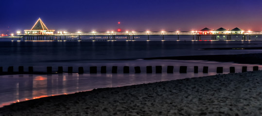 Ostsee Seebrücke Heringsdorf auf Usedom bei Nacht 