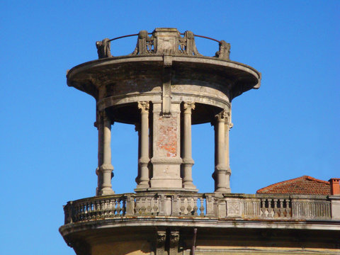 Torre sospesa