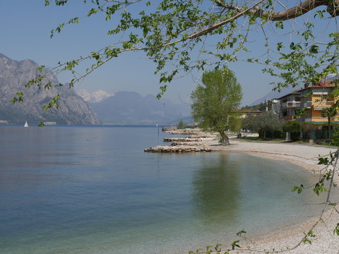 Malcesine - spiaggia del lungolago nord